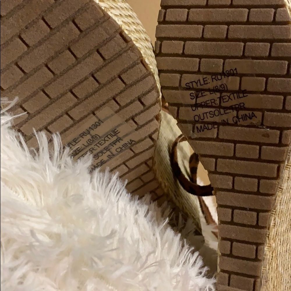 Leopard Wedges 🐆 - Picture 5 of 6